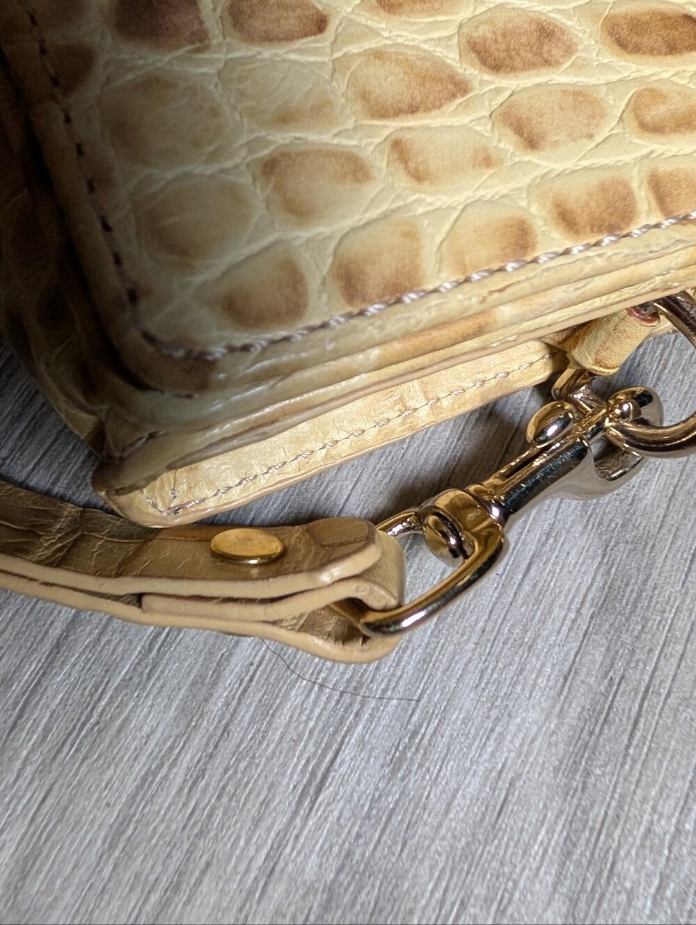 Dooney&Bourke Croc Embossed Wallet Wristlet 🐊✨ - Picture 3 of 8